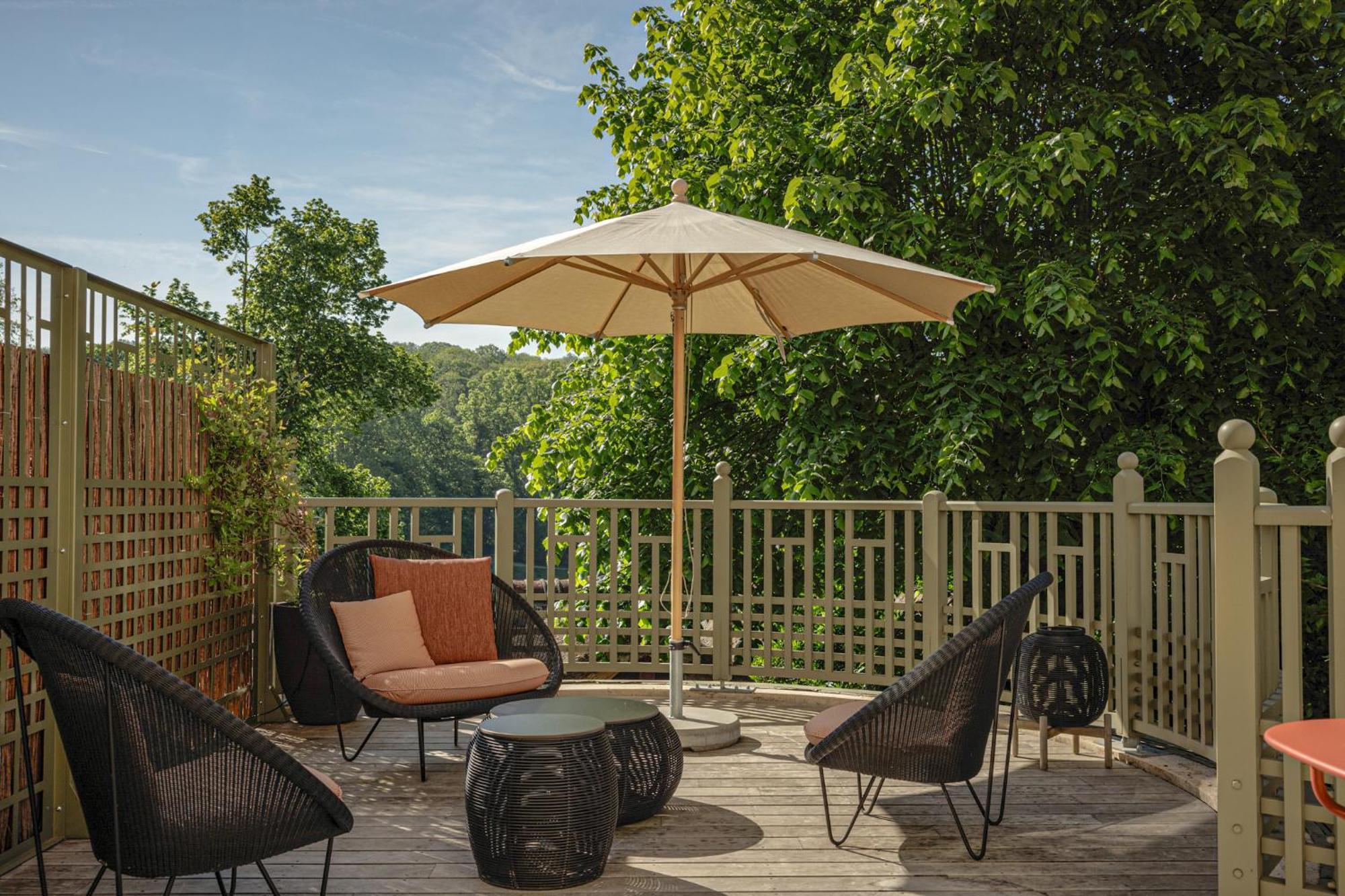Hotel Les Etangs De Corot Ville-dʼAvray Exterior foto