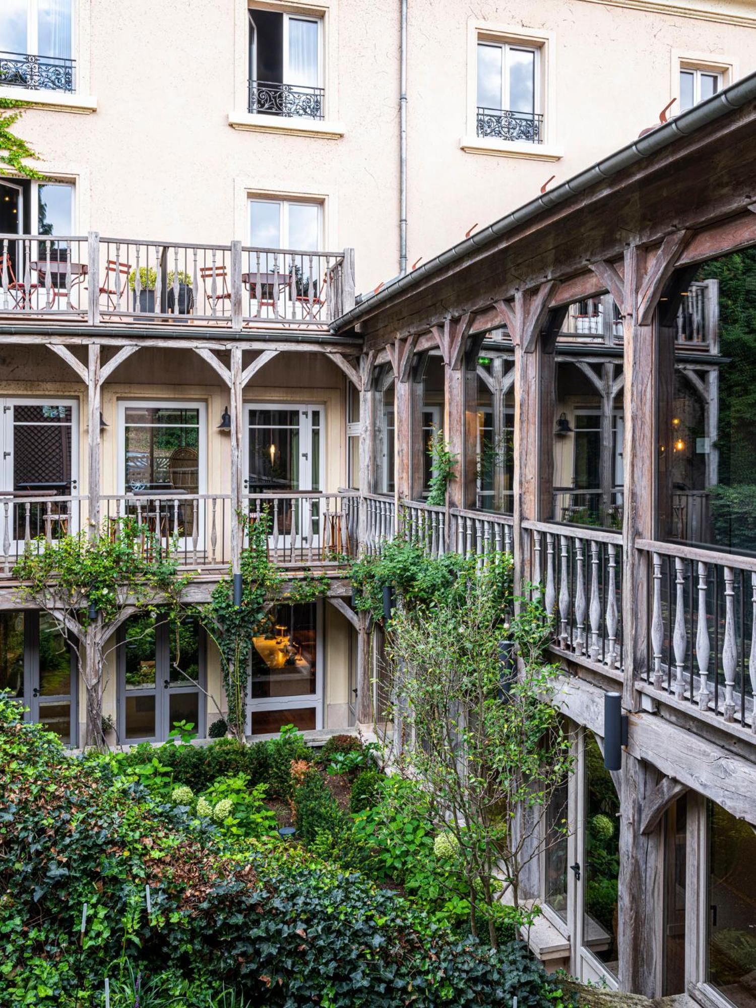 Hotel Les Etangs De Corot Ville-dʼAvray Exterior foto